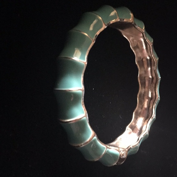 Premier Designs Wavy bangle - Picture 2 of 2